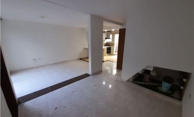 Se vende casa de dos pisos en conjunto Barrio Las Mercedes Palmira
