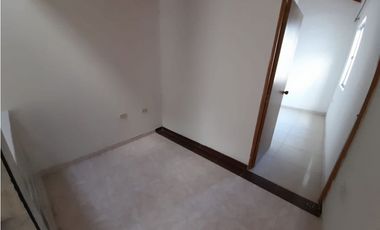 Se vende casa de dos pisos en conjunto Barrio Las Mercedes Palmira