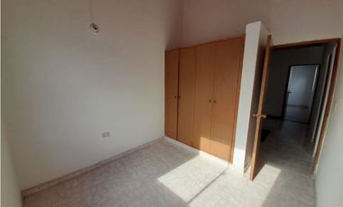 Se vende casa de dos pisos en conjunto Barrio Las Mercedes Palmira