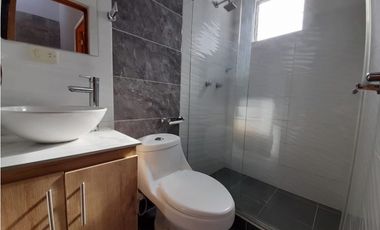 Se vende casa de dos pisos en conjunto Barrio Las Mercedes Palmira