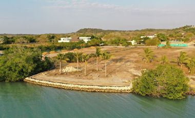 MEGALOTES EN BARU- MARINA DE BARU