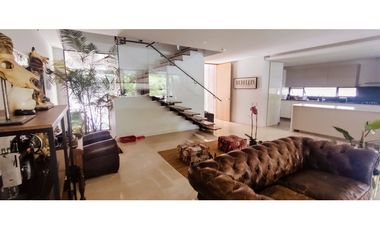 Venta de casa Sector Las Callejas. Area 421m2