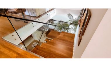 Venta de casa Sector Las Callejas. Area 421m2