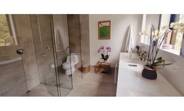 Venta de casa Sector Las Callejas. Area 421m2