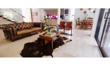 Venta de casa Sector Las Callejas. Area 421m2