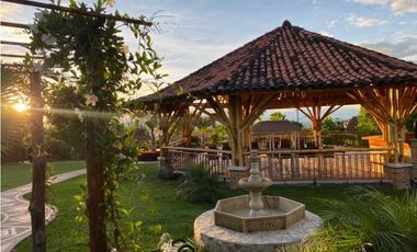 HERMOSO HOTEL EN FILANDIA VENDO