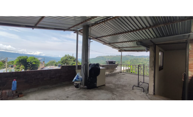 Se vende casalote de 1518 M2 en 330 mill en La Mesa Cund, COL.