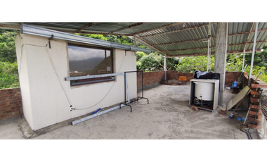 Se vende casalote de 1518 M2 en 330 mill en La Mesa Cund, COL.