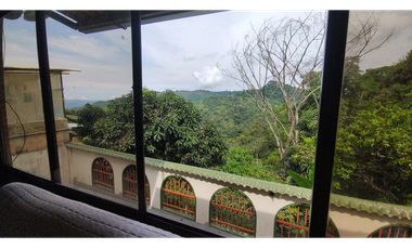 Se vende casalote de 1518 M2 en 330 mill en La Mesa Cund, COL.