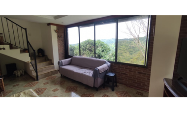 Se vende casalote de 1518 M2 en 330 mill en La Mesa Cund, COL.