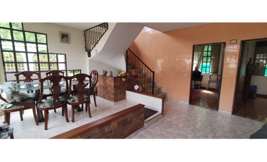 Se vende casalote de 1518 M2 en 330 mill en La Mesa Cund, COL.