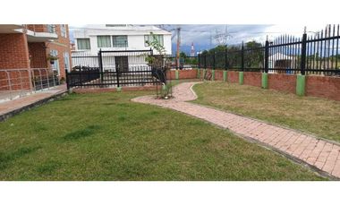 Apartamento Esquinero Cuarto Piso Con Hermosa Vista En La Mesa Cundi