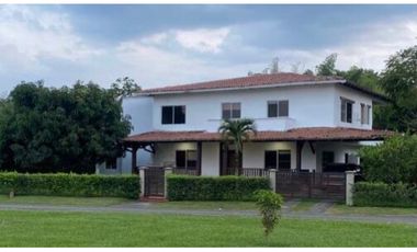 CASA EN CONDOMINIO CON VISTA AL LAGO SUR DE CALI