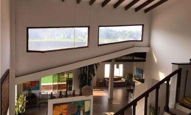 CASA EN CONDOMINIO CON VISTA AL LAGO SUR DE CALI