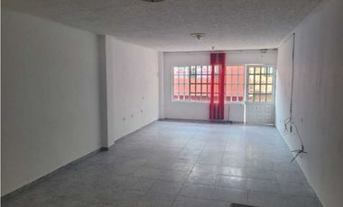 Casa de 128 M2 en 220 mill en La Mesa Cund, col, de tres niveles.