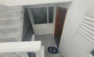 Casa de 128 M2 en 220 mill en La Mesa Cund, col, de tres niveles.