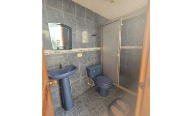 Casa de 128 M2 en 220 mill en La Mesa Cund, col, de tres niveles.