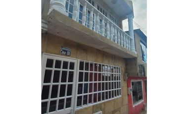 Casa de 128 M2 en 220 mill en La Mesa Cund, col, de tres niveles.