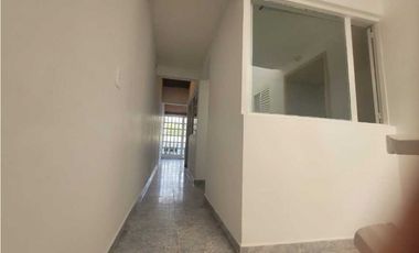 Casa de 128 M2 en 220 mill en La Mesa Cund, col, de tres niveles.