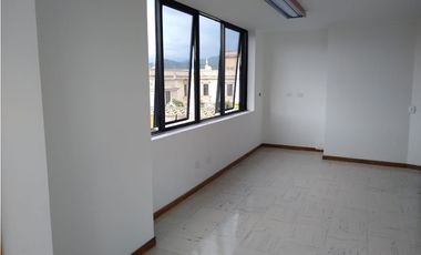 Se Alquila Oficina en el centro Manizales