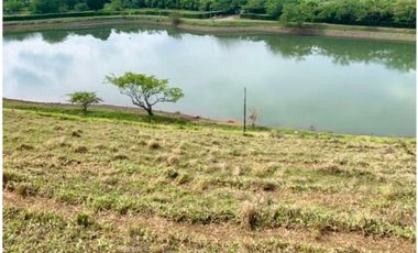 Lote en venta en condominio campestre Lagos de Maracaibo Palmira Valle