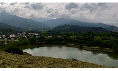 Lote en venta en condominio campestre Lagos de Maracaibo Palmira Valle