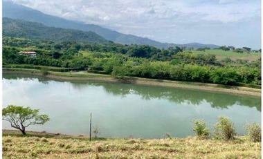 Lote en venta en condominio campestre Lagos de Maracaibo Palmira Valle