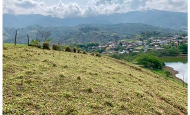 Lote en venta en condominio campestre Lagos de Maracaibo Palmira Valle