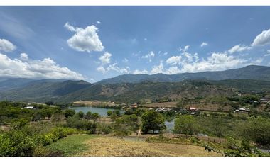 Lote en venta en condominio campestre Lagos de Maracaibo Palmira Valle