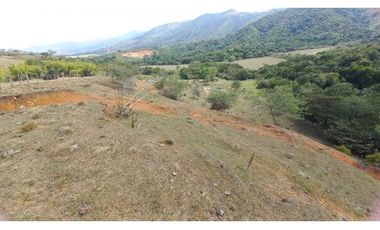 Se vende lote en condominio Lagos de Maracaibo Tienda Nueva Palmira