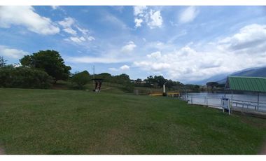 Se vende lote en condominio Lagos de Maracaibo Tienda Nueva Palmira