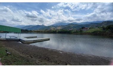 Se vende lote en condominio Lagos de Maracaibo Tienda Nueva Palmira