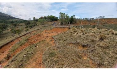 Se vende lote en condominio Lagos de Maracaibo Tienda Nueva Palmira