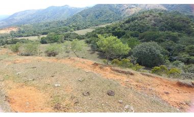 Se vende lote en condominio Lagos de Maracaibo Tienda Nueva Palmira