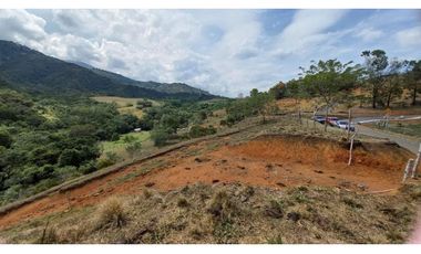 Se vende lote en condominio Lagos de Maracaibo Tienda Nueva Palmira