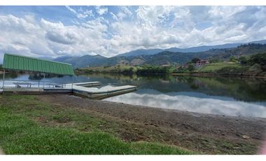 Se vende lote en condominio Lagos de Maracaibo Tienda Nueva Palmira