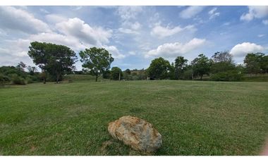 Se vende lote en condominio Lagos de Maracaibo Tienda Nueva Palmira