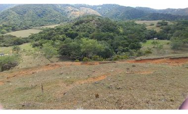 Se vende lote en condominio Lagos de Maracaibo Tienda Nueva Palmira