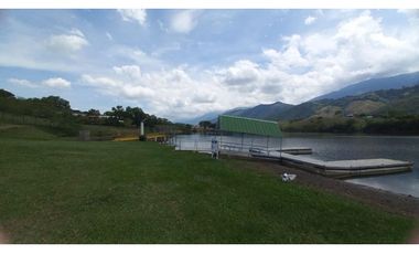 Se vende lote en condominio Lagos de Maracaibo Tienda Nueva Palmira