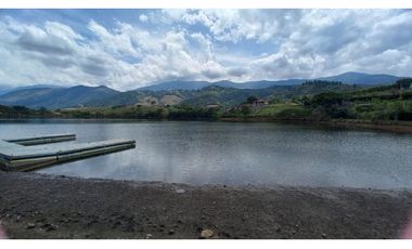 Se vende lote en condominio Lagos de Maracaibo Tienda Nueva Palmira