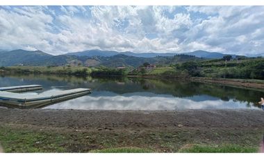 Se vende lote en condominio Lagos de Maracaibo Tienda Nueva Palmira