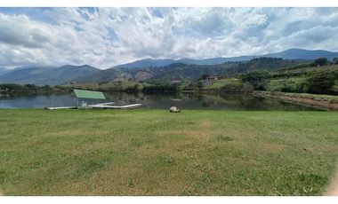 Se vende lote en condominio Lagos de Maracaibo Tienda Nueva Palmira