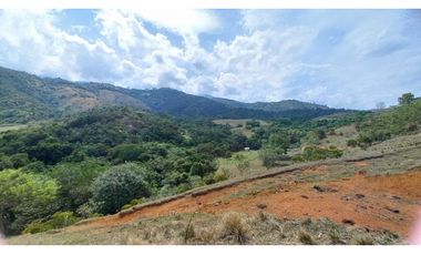 Se vende lote en condominio Lagos de Maracaibo Tienda Nueva Palmira