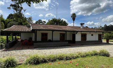 Alquiler casa de campo con 5 habitaciones en Aguas claras