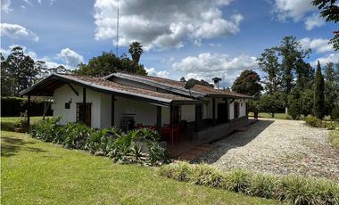 Alquiler casa de campo con 5 habitaciones en Aguas claras