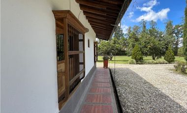 Alquiler casa de campo con 5 habitaciones en Aguas claras