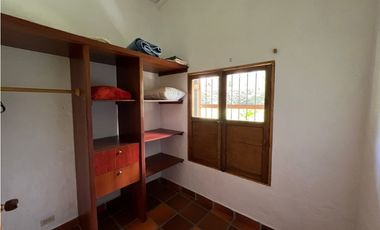 Alquiler casa de campo con 5 habitaciones en Aguas claras