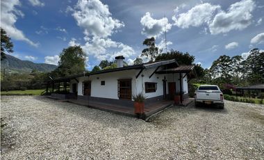 Alquiler casa de campo con 5 habitaciones en Aguas claras