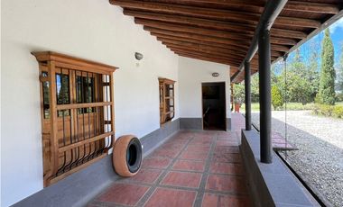 Alquiler casa de campo con 5 habitaciones en Aguas claras