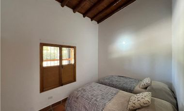 Alquiler casa de campo con 5 habitaciones en Aguas claras